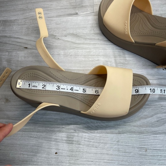 CROCS Brooklyn Ankle Strap Wedge LiteRide Comfort Sandal Beige Brown size 9 - Picture 14 of 16